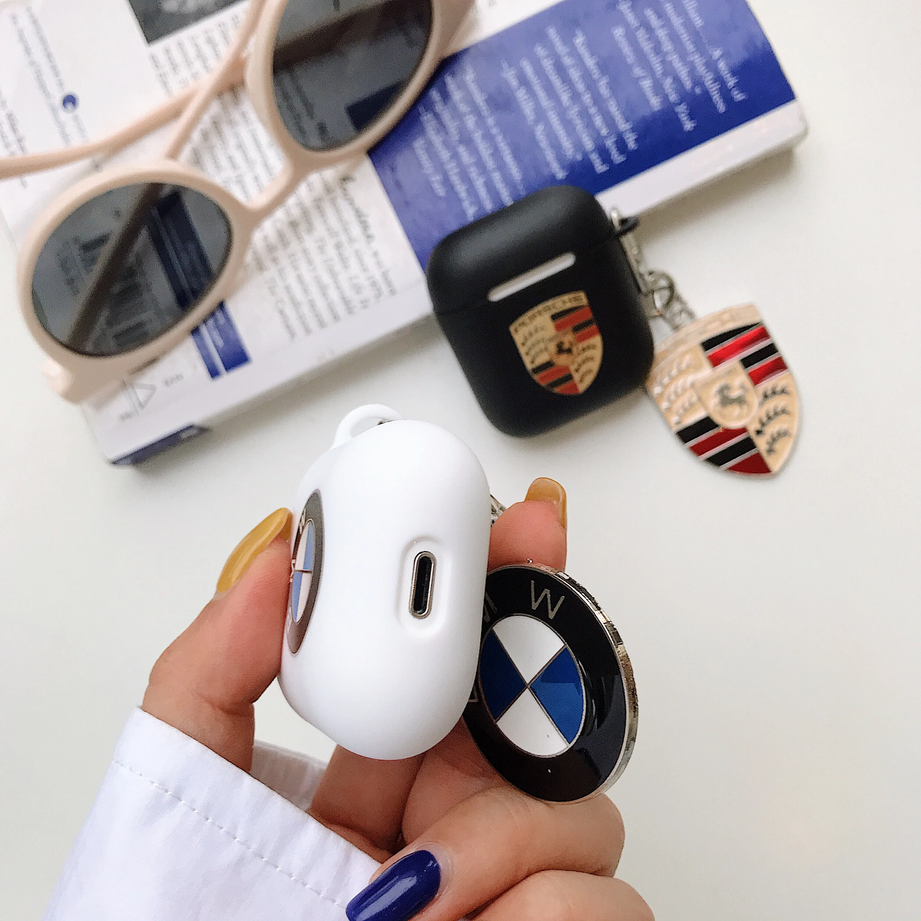 
Luxury Car Logo Pattern Earphone Case for Airpods 1 2 Silicone TPU Soft Ultra Thin Support Wireless Charging With Keychain 