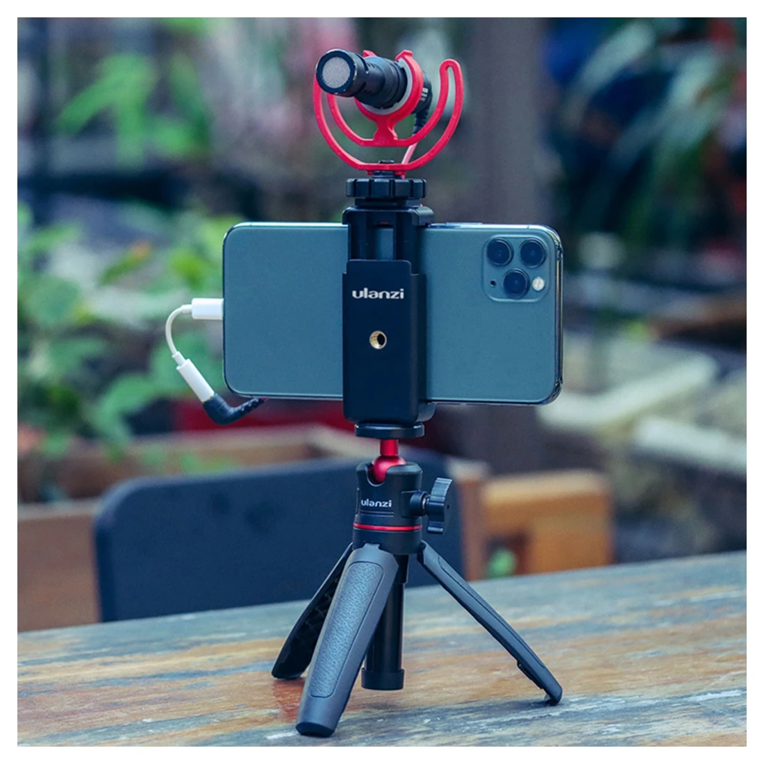 

Ulanzi ST-07 New design Portable Phone Clip Cold Shoe Phone Mount Holder Kit For Tripod, Black/white