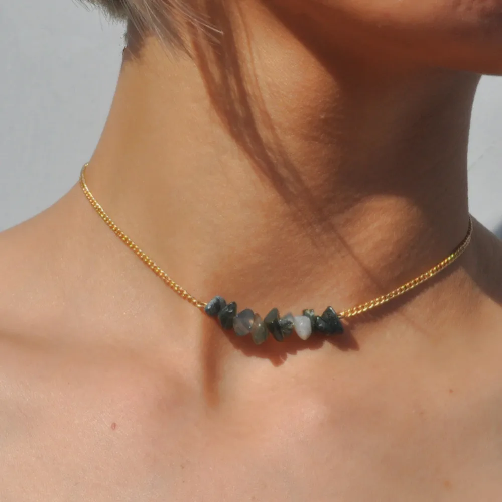 

Irregular Natural Stone Gravel Pendant Necklace Clavicle Chain Speckled Crystal Gravel Necklace