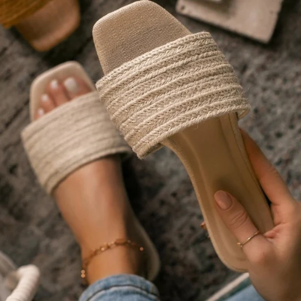 

2021 New Style Fashion Contracted Woven Shoes For New Styles MS0088