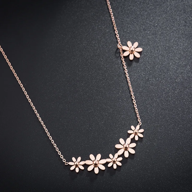 

Wenyii Rantai Kalung Stainless Steel Necklace Titanium Korean Stylish Necklace 2021 Fashion Jewelry Daisy Pendant Women Choker, Picture