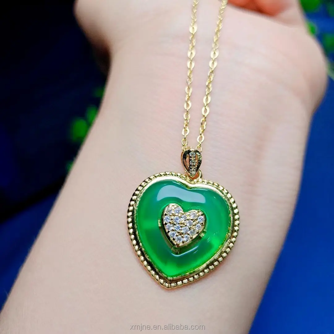 

Golden Inlaid Ice Green Chalcedony Love Pendant Agate Female Heart-Shaped Jade Necklace Jewelry