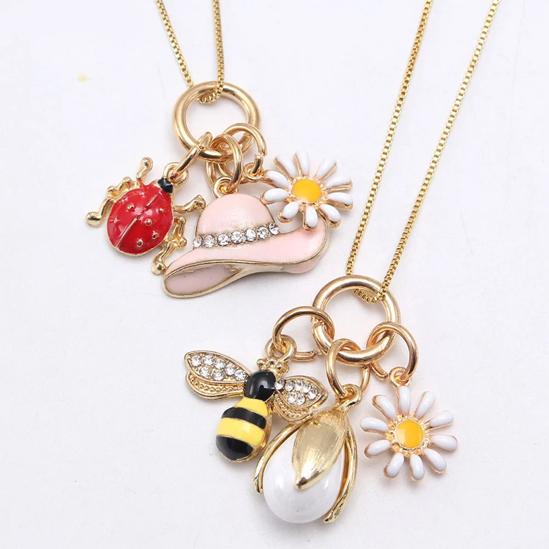 

Korean Trendy Daisy Design Pendant Chain Alloy Bee Hat Kids Jewelry Necklace, Picture shows