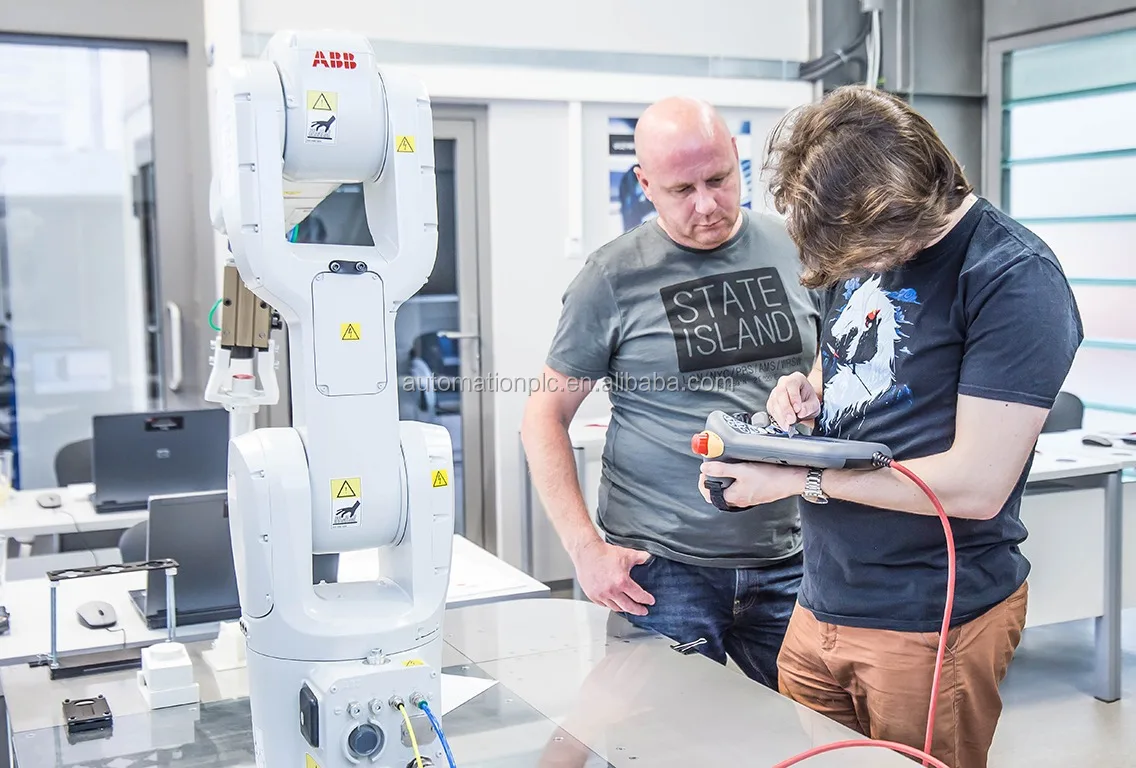 ABB -roboty-abb-DSQC679.jpg