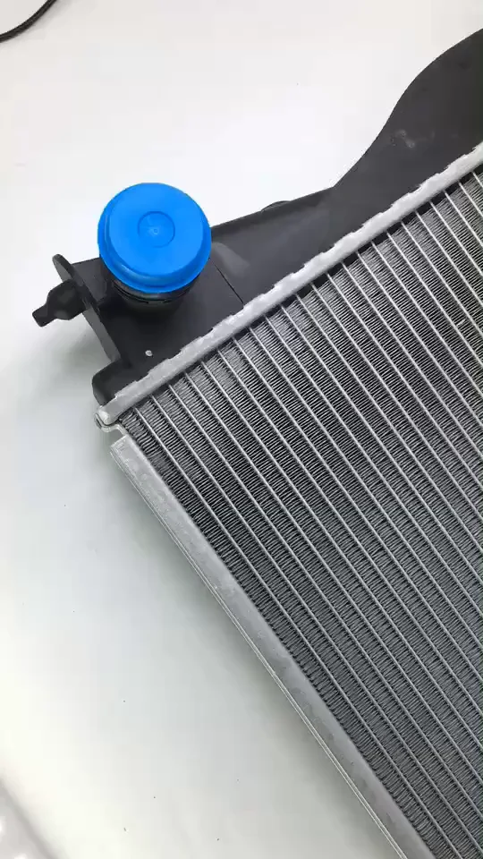2d0121253热卖汽车冷却系统铝汽车散热器为君主