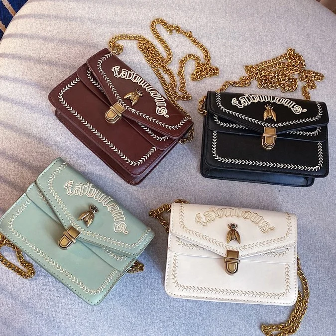 

2020 hot style ladies fashion trend one-shoulder messenger chain handbag embroidered Thailand bee bag, White,red,green,black