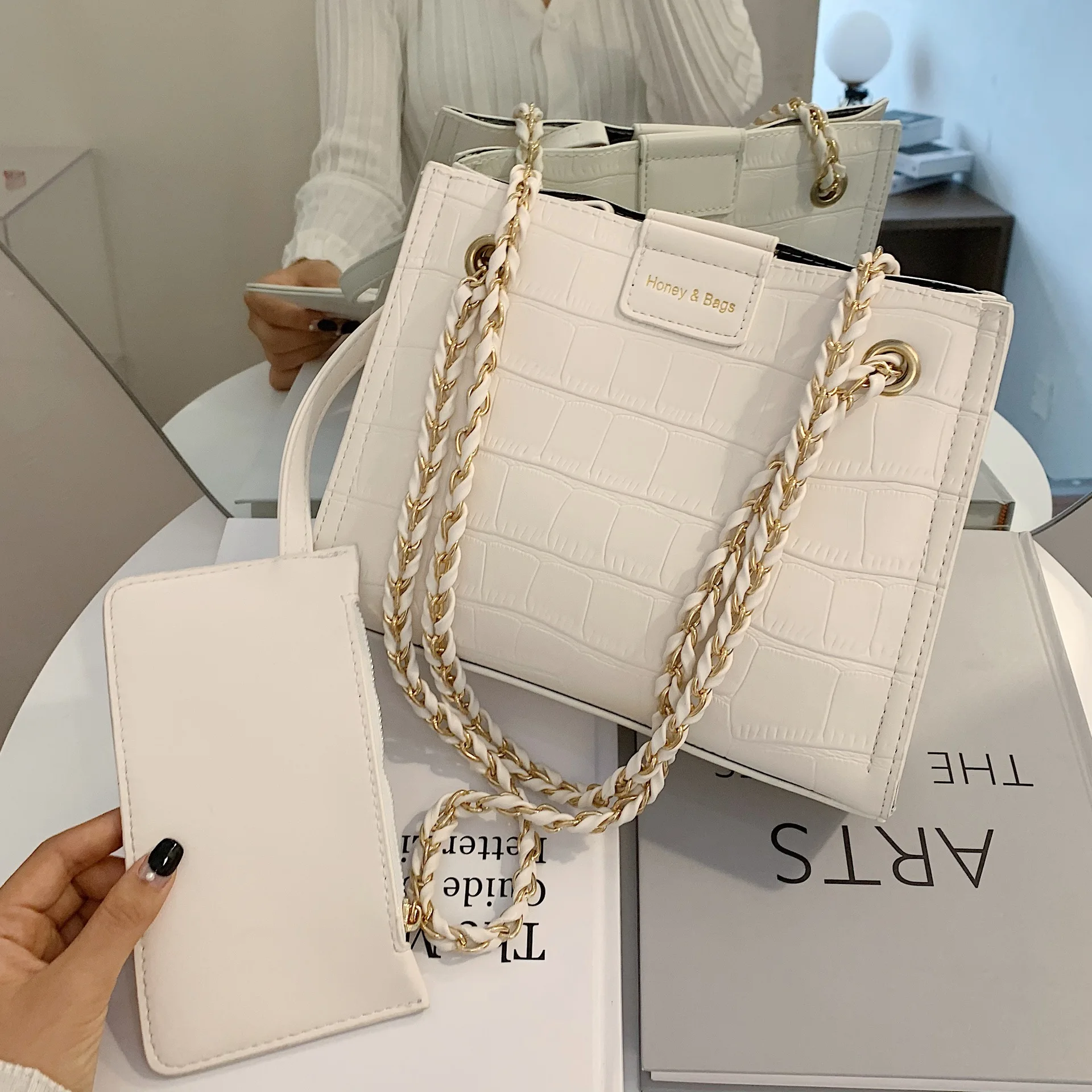 

Women's new Korean style messenger shoulder bag handbag fashion large capacity chain tote bag 2 in 1 set