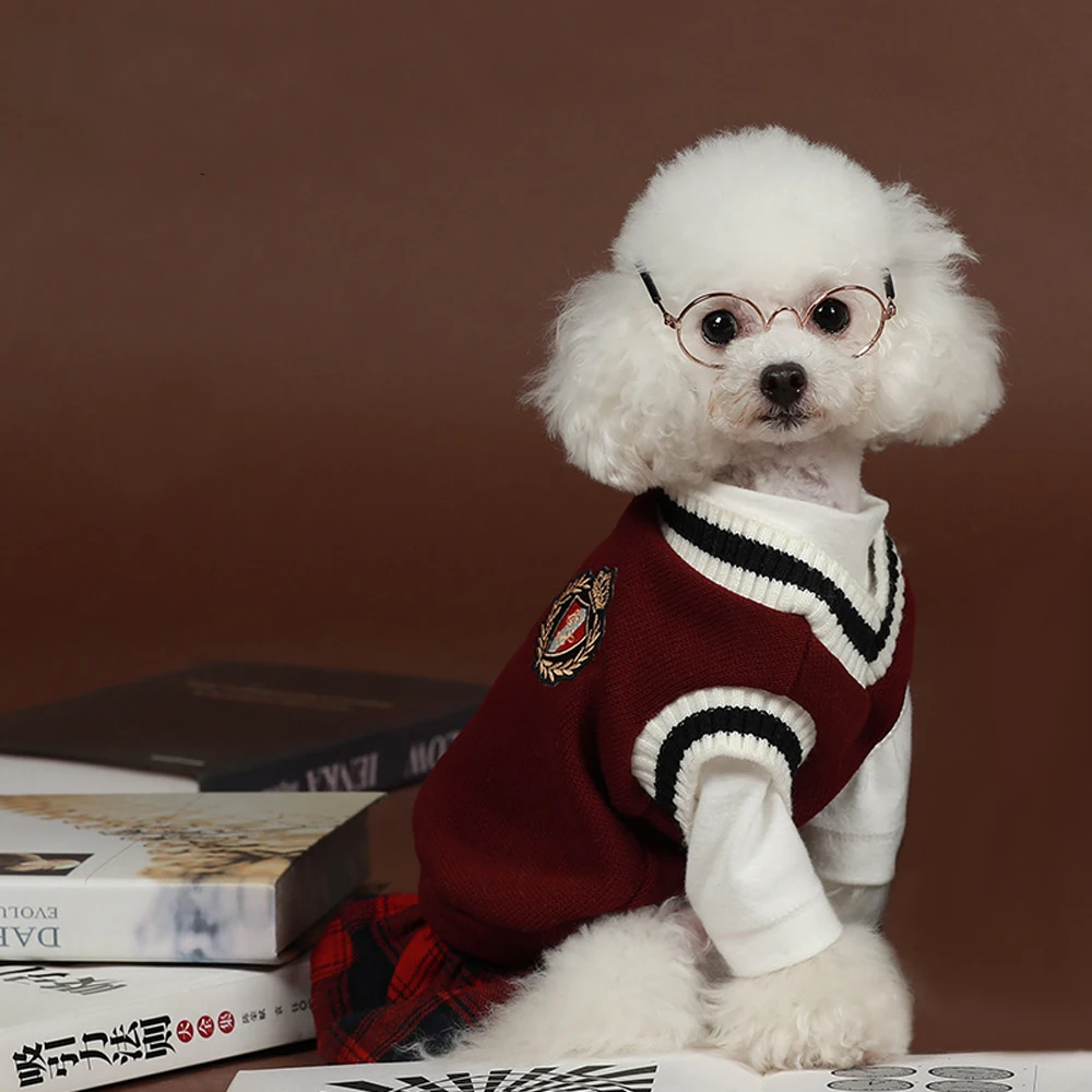 

Pet autumn and winter vest warm knitted cotton vest small V-neck college style vest literary pet clothes, Green red