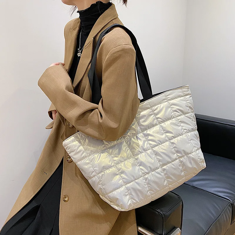

2021 New Fashion Designer Lady Bag Large Capacity Space Cotton Quilted Bag Fashion Winter Tote Bag And Handbags For Women