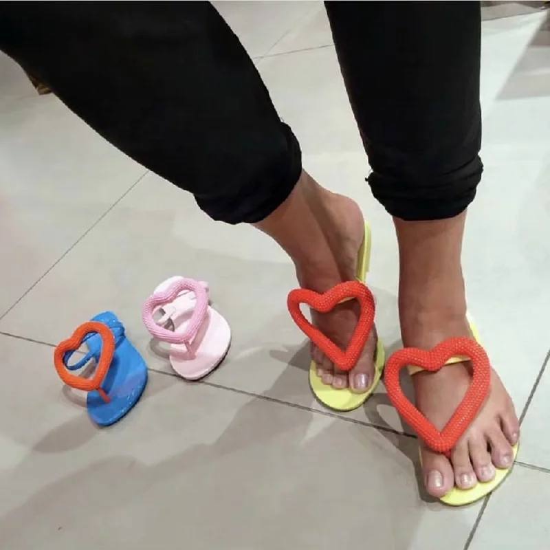 

Big Cute Heart Shape Flip Fops for Women Beach Shoes Slides Women Flat Open Toe Summer Sandal Slipper for Girls, Yellow,red,blue,pink