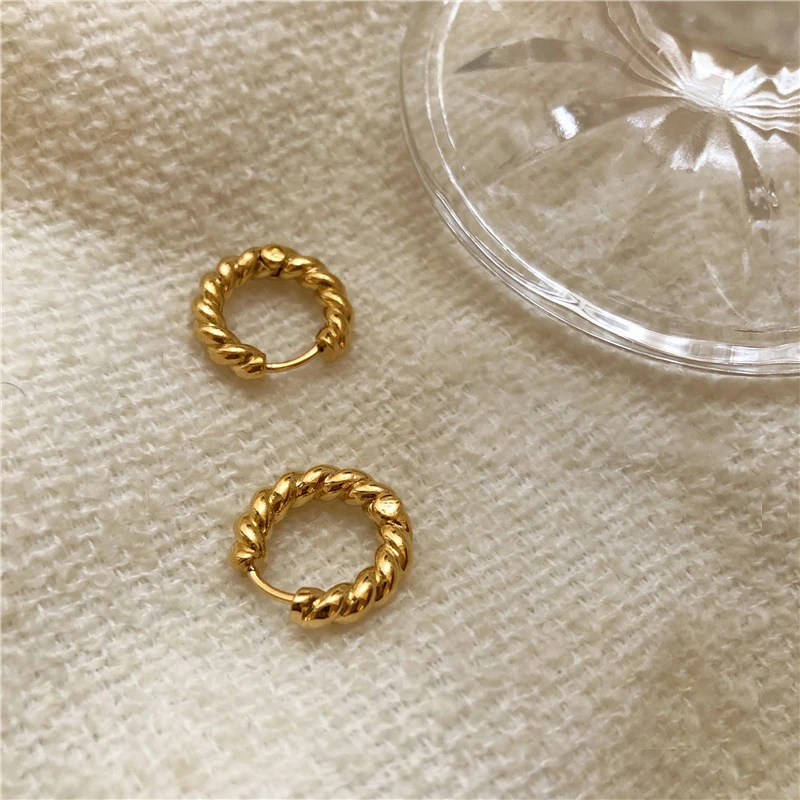 

17mm Huggie Twisted Earrings Circle Geometric Brass Earrings for Women Minimalist Small Hoop Earrings Simple Minimalist Jewelry, Gold/silver