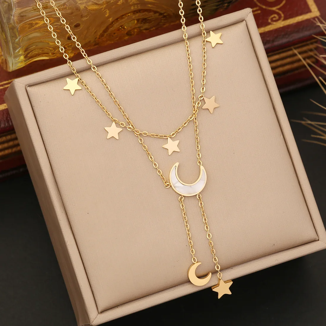 

2022 Hot Selling Fashion Star Moon Pendant Necklace Creative Simple Gold Plated Layered Necklace For Women Gift