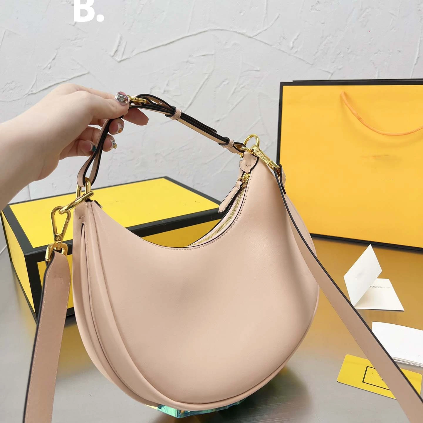 

Elegant Mini Shoulder Pu Leather Underarm Cloud Bags Fold Design Small Handbags Ladies Women Hand Bag, Picture shows