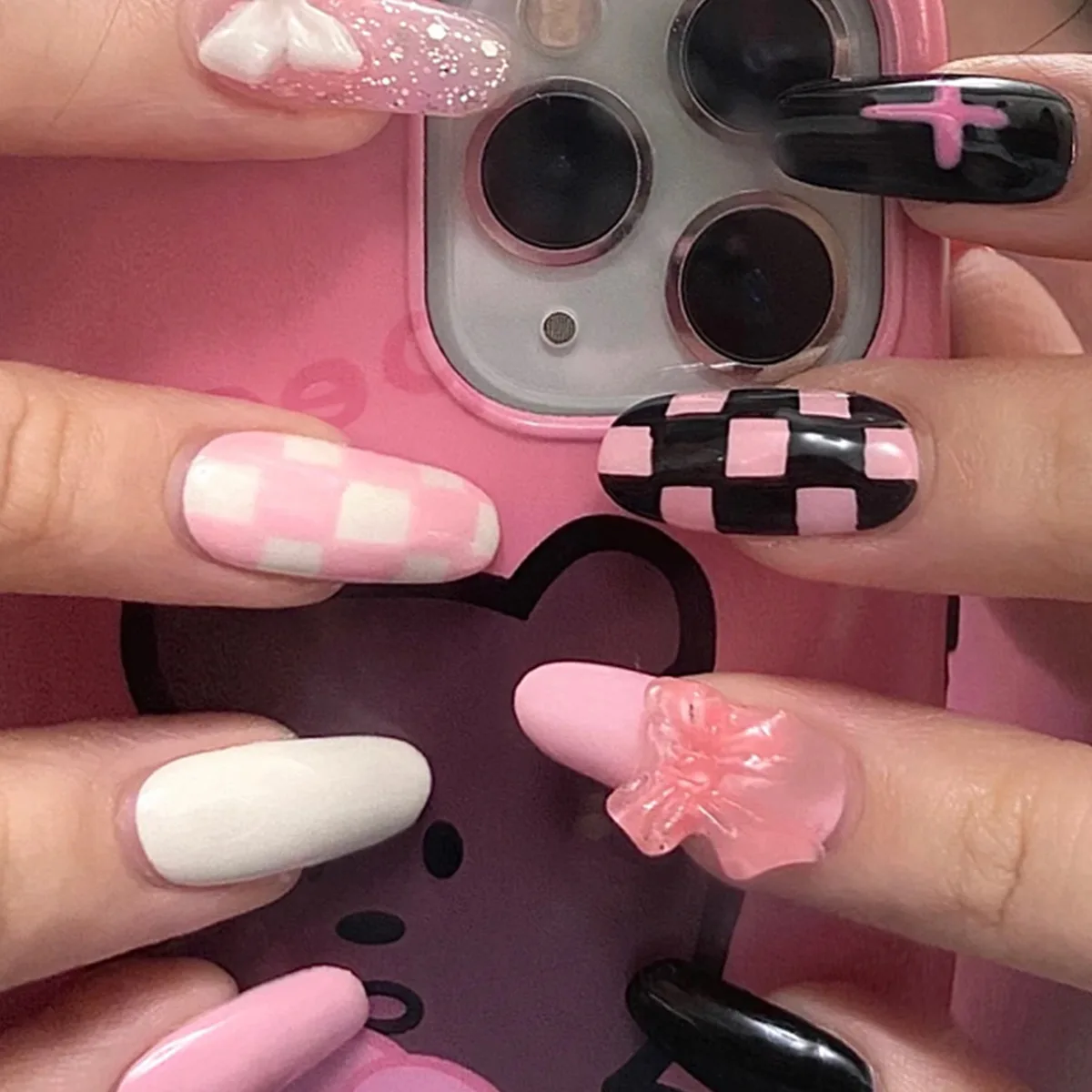 

New Arrival 24 pcs/set Checkerboard bow design almond shape designer press on nails Packaging for wholesale