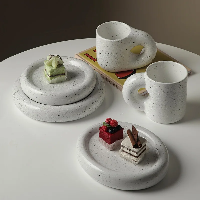 

Doyoung 2021 New Product Nordic Ins Style Novelty Shaped Ceramic Fat Handle Mug with Coaster, Milk tea color,ink spots color