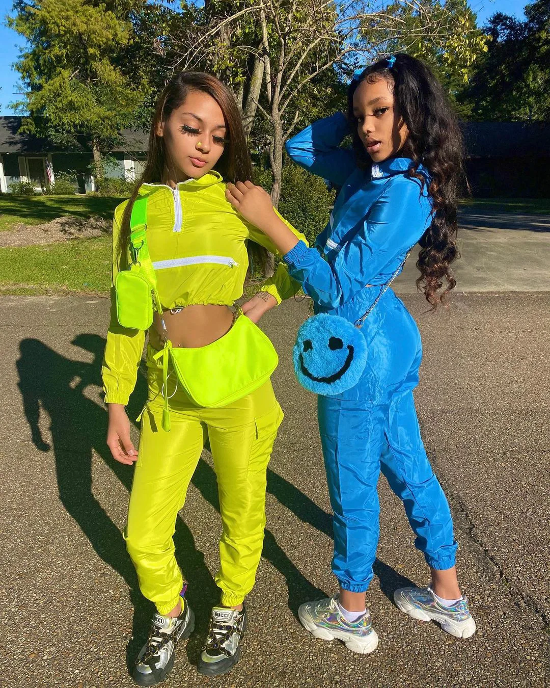 

Wholesale new trendy winter zipper pocket crop top tracksuit womens cargo two piece pants set, Photo shows