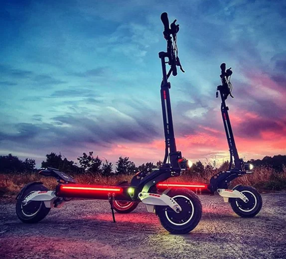 

Popular Scooter 60V 2400W High-speed Brush less Motor Electric Scooter with four colors available