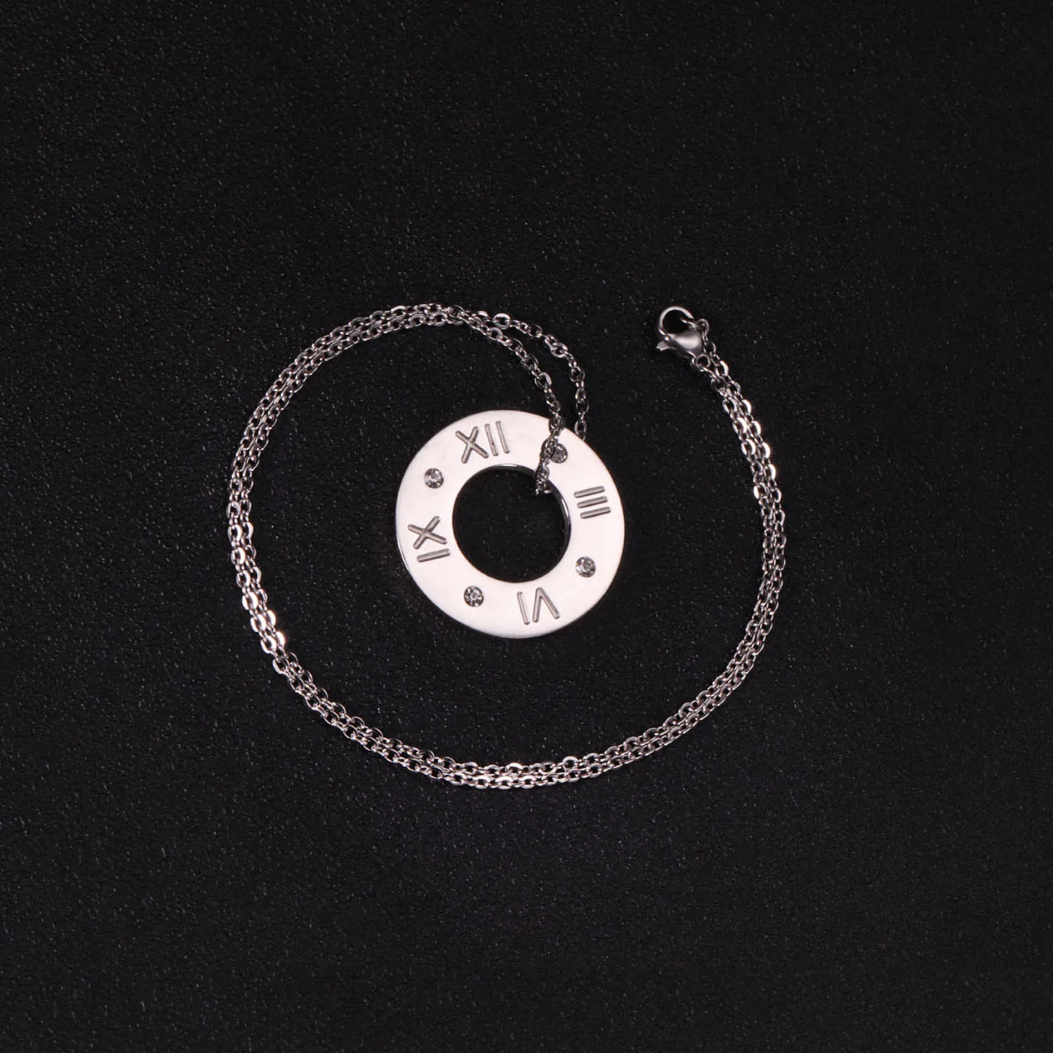 

Fashion Stainless Steel Chain Necklace Hollow Oval Circle Pendant Necklace Stainless