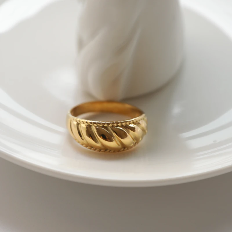 

High End 18K PVD Gold Plated Croissant Rings Stainless Steel Rings Vintage Tarnish Gold Free Jewelry