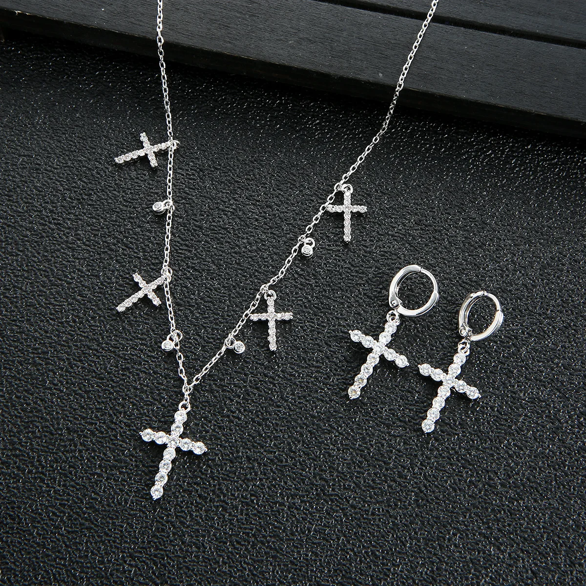 

Hot Sale 2021 Women High Quality Zircon Gold Plated Wedding Cross Necklace Earrings Jewelry Set, Gold/platinum