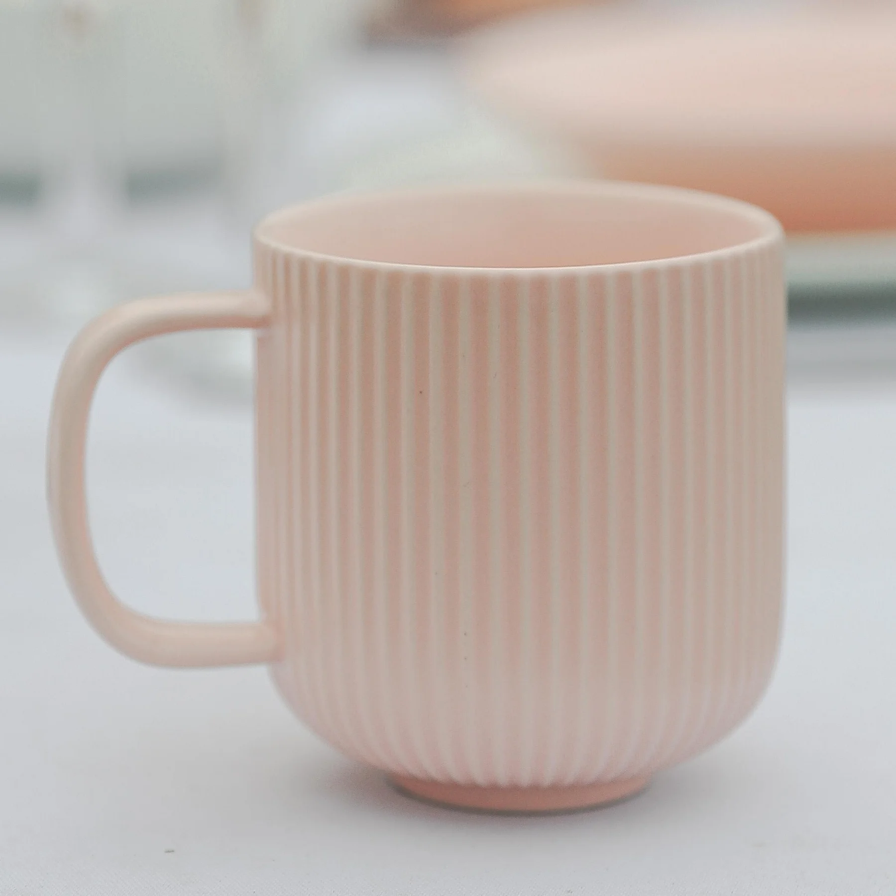 

Hot sale 350ml matte pink lantern line wholesale ceramic tea mugs with handle, Pink/green