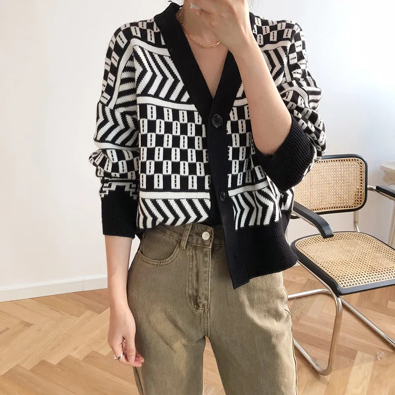 

2020 New Hot Selling winter knitted contrast color lattice Knitted cardigan women ladies sweater cardigan