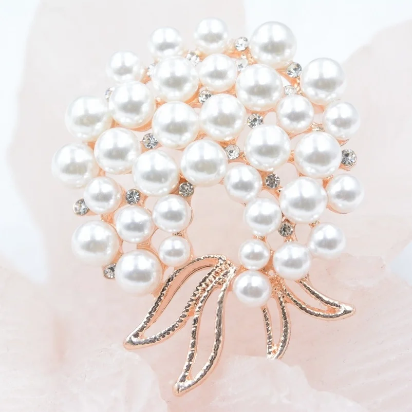 

2020 Custom Fashion Rhinestone Pearl Metal Brooches Rose Gold Plated Luxury Brooch Pin For Garment Wholesale For Women, White