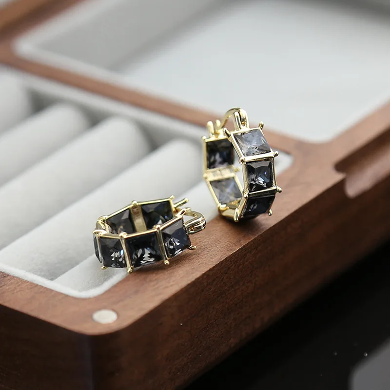 

Light Luxury Square Black Zircon Earrings for Women's Fashion Advanced Bulk Wholesale Earrings