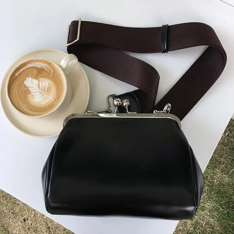 

Fashionable casual single shoulder crossbody small bag classic simple retro female PU leather sling bag wholesale