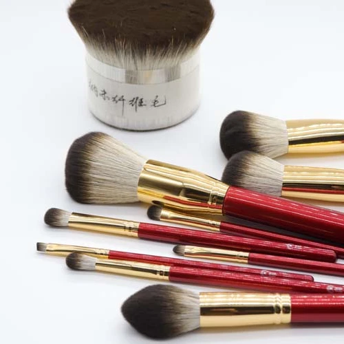 

2021 Fine and smooth similar to snow fox furprofessional makeup brush set, Red