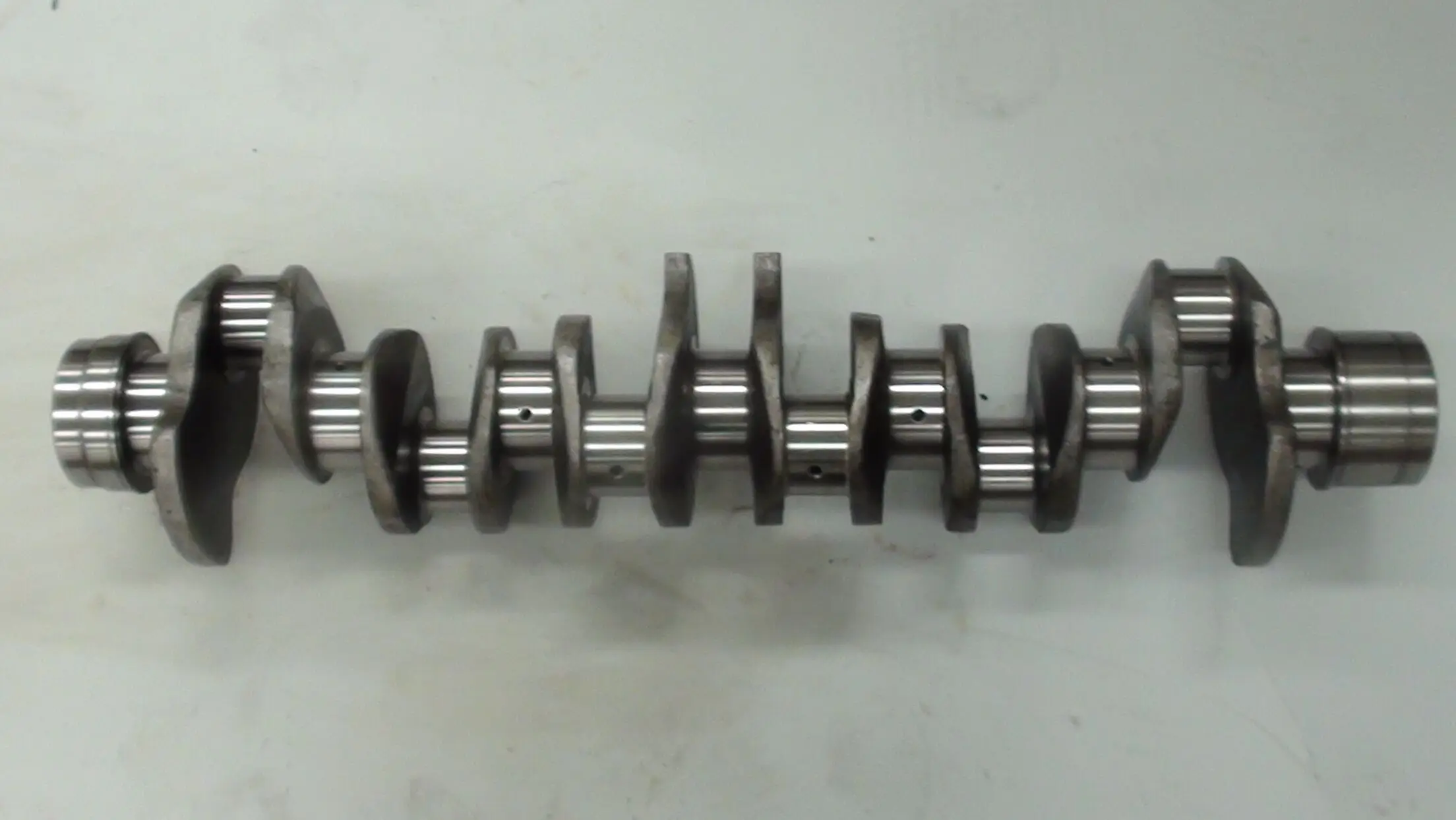 Коленчатый вал ваз 2110 чертеж. Коленчатый вал двигателя 6нвд48у. Chevrolet chevy 2 коленвал. Вал из чугуна. Коленчатый вал дизельного двигателя.