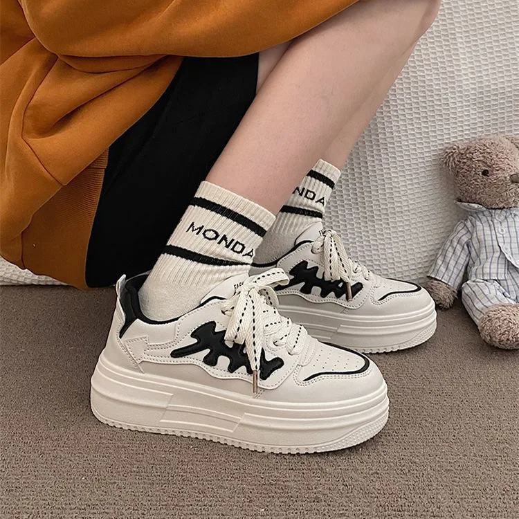 

2023 Large size wholesale fashion high quality comfortable solid color women casual single shoes