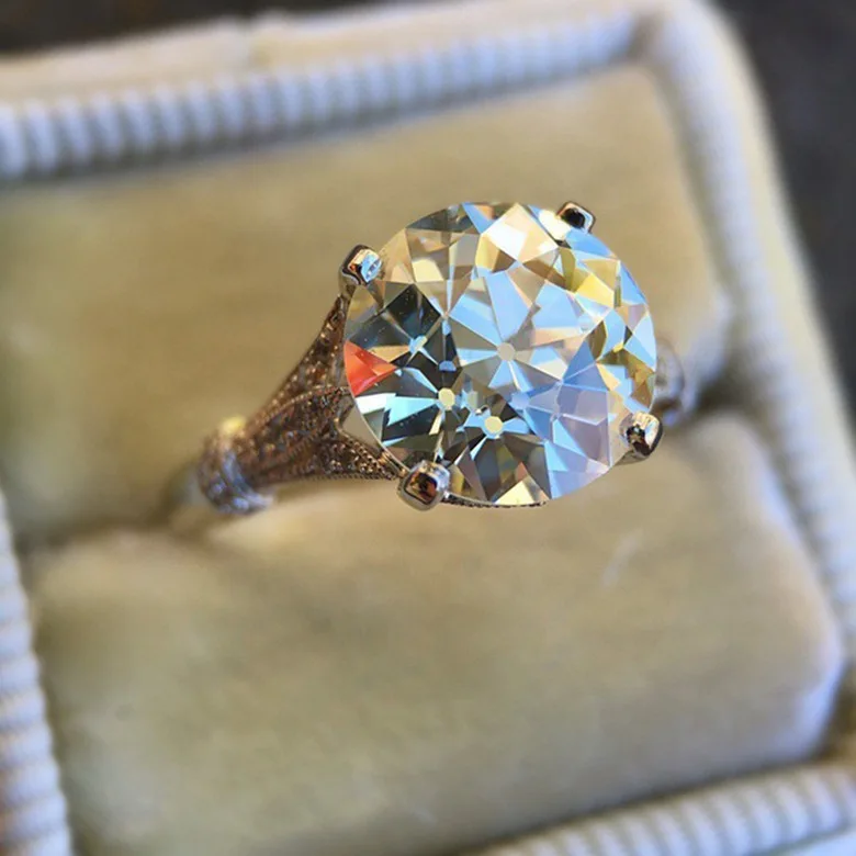 

Women New Fashion Hotselling Shinny White Cubic Zirconia Rings Diamond Shape Crystal Ring For Engagement Weddin