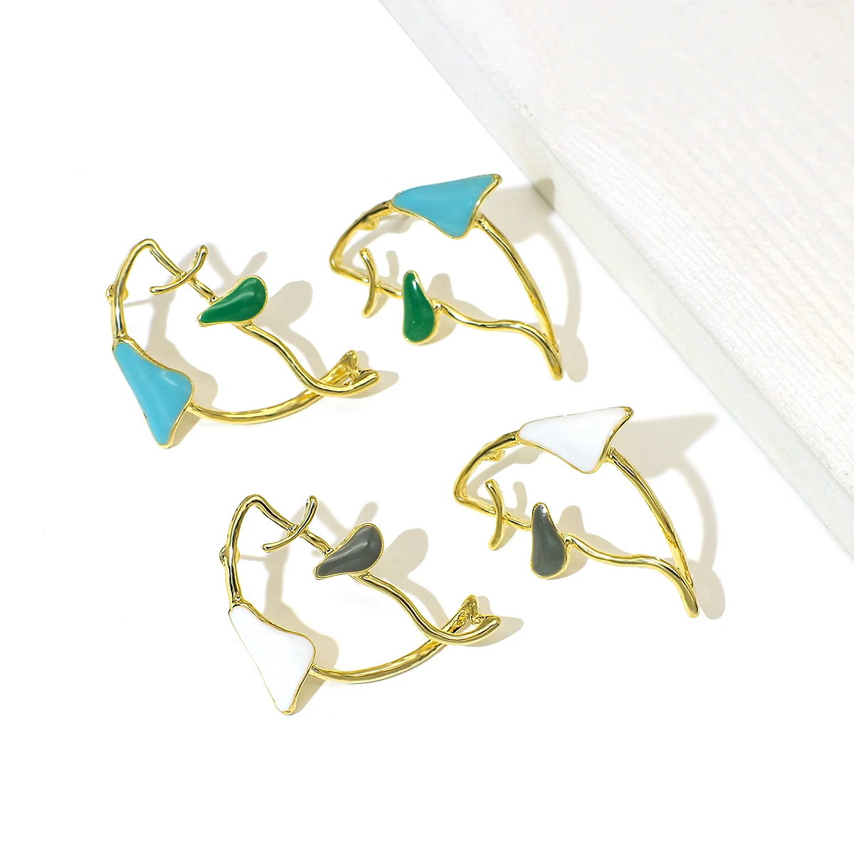 

Geometric Unique Design Fish Enamel Alloy Earrings For Women Popular Plating Gold Fashion Woman Earring Jewelry Wholesale Gifts