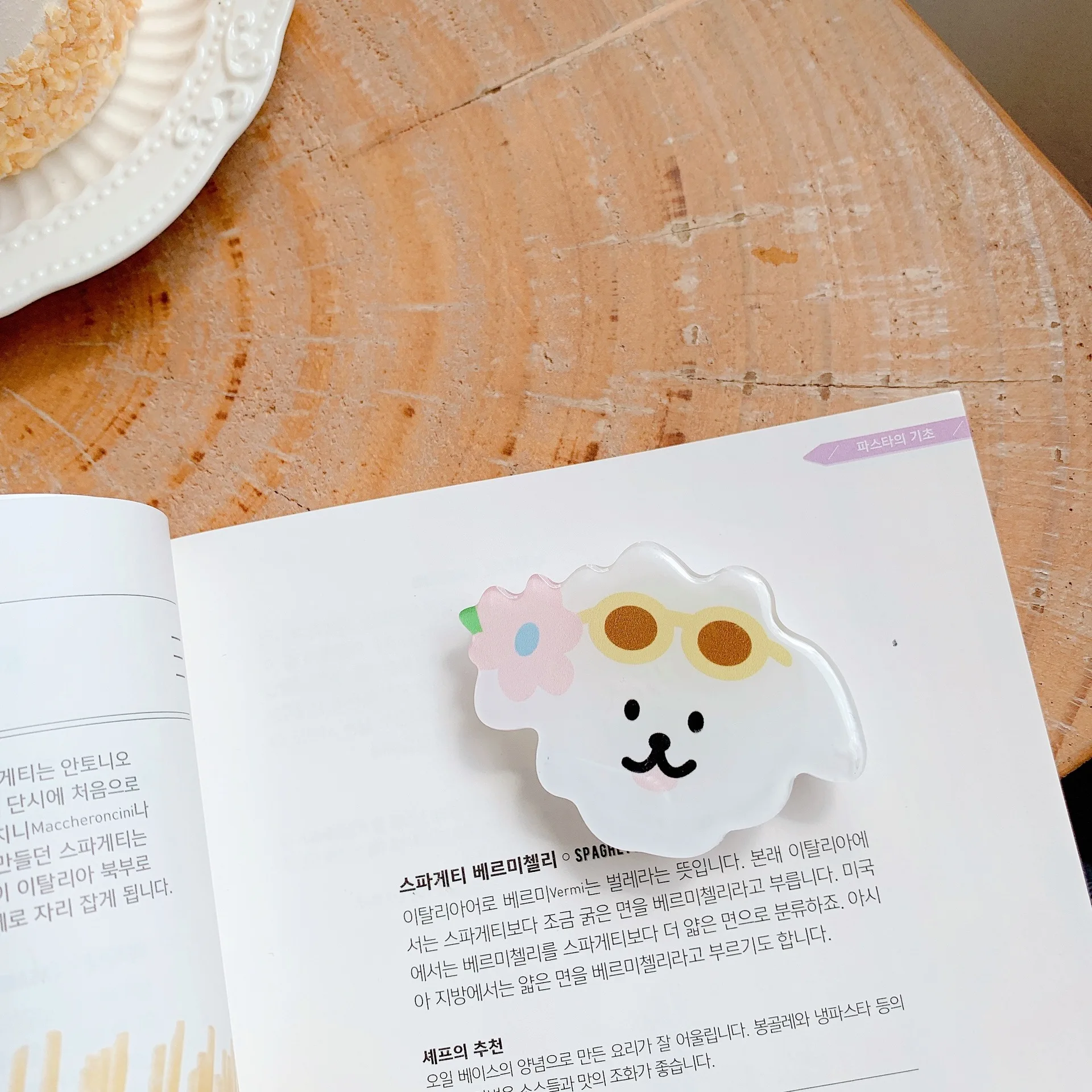 

2021 Factory Wholesale Free Custom Phone Grip Socket Up Collapsible Finger Ring Phone Holder Sockets for Cell Phone, Black, white and customized