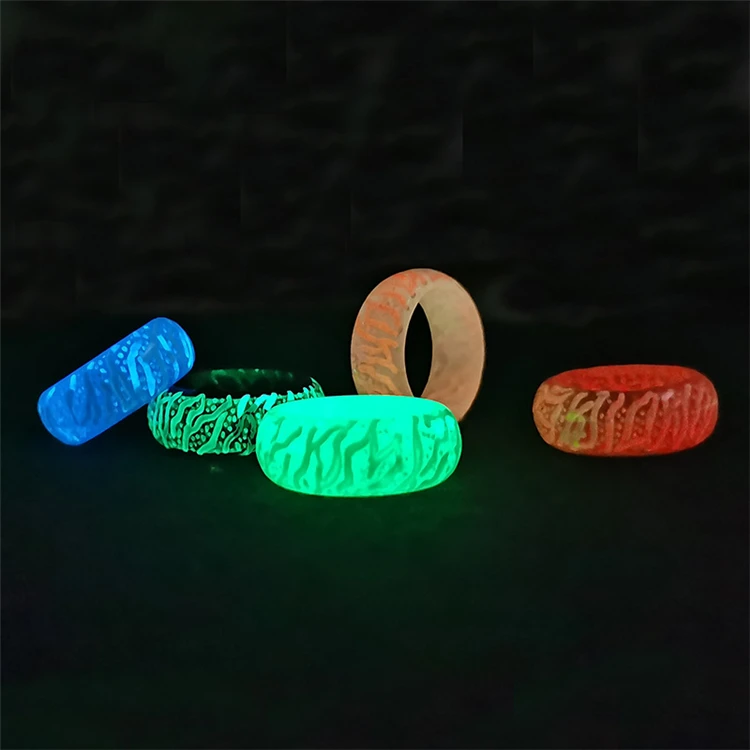 

Hot Fashion Crack Design Luminous Glow In The Dark Ring Band Ring Multi-Color Round Glow Resin Ring For Men And Women, Picture shows