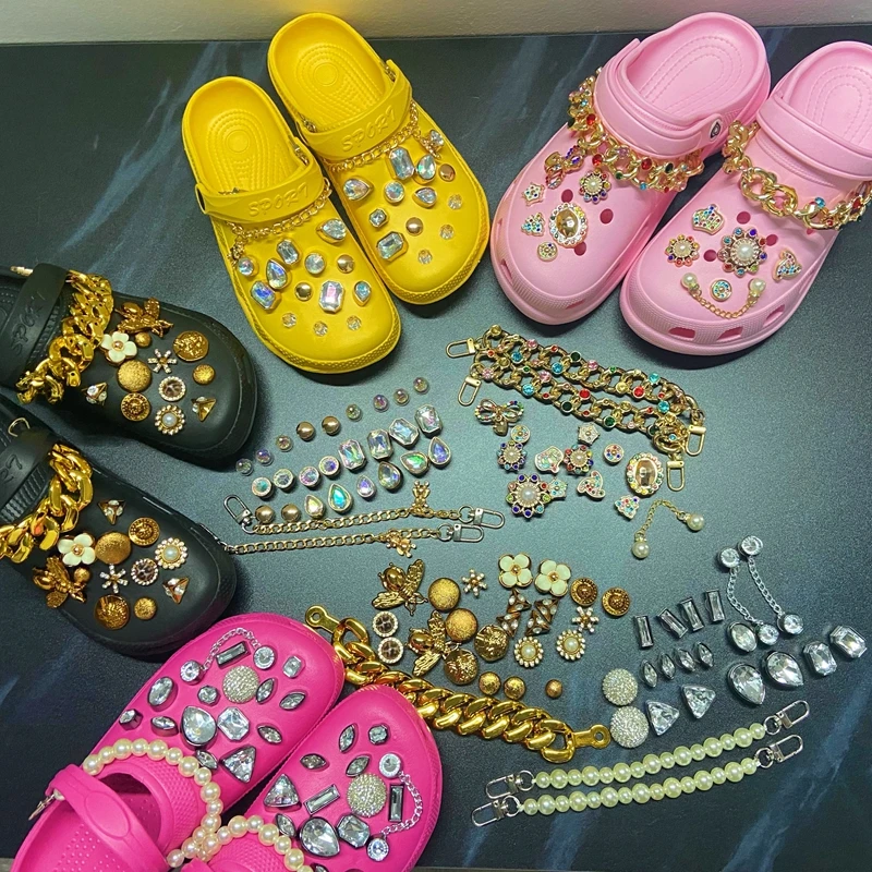 

2021 New Fall Winter Women Mules Shoes Gold Bear Chain Slippers Clogs Bling Diamond Rhinestone Charms EVA Sandals Clogs Shoes, Requirement