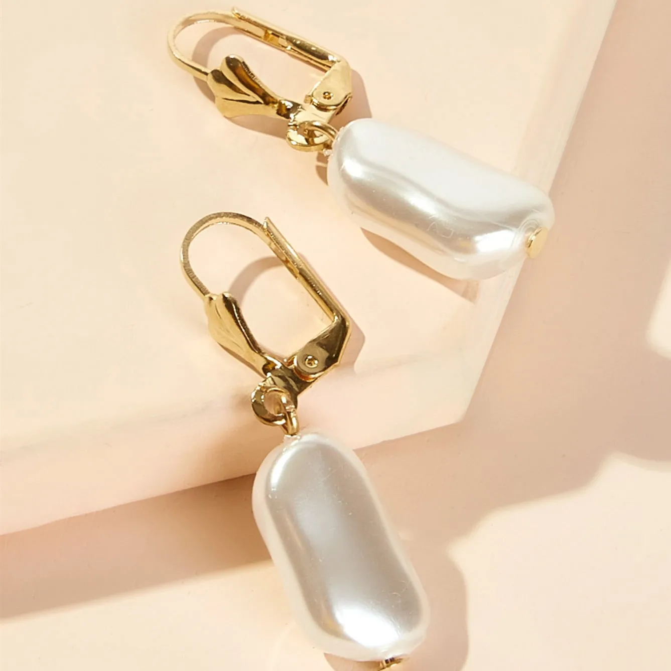 

Minimalist Gold Color Big Irregular Pearl Clip on Earrings Long Faux Pearl Drop Earrings, As pictures