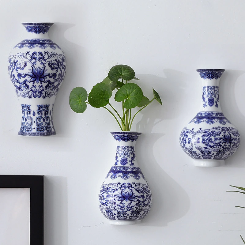 

Redeco New Arrival Antique Blue And White Porcelain Flower Arrangement Ceramic Wall Hanging Vase Hotel Home Office Decoration