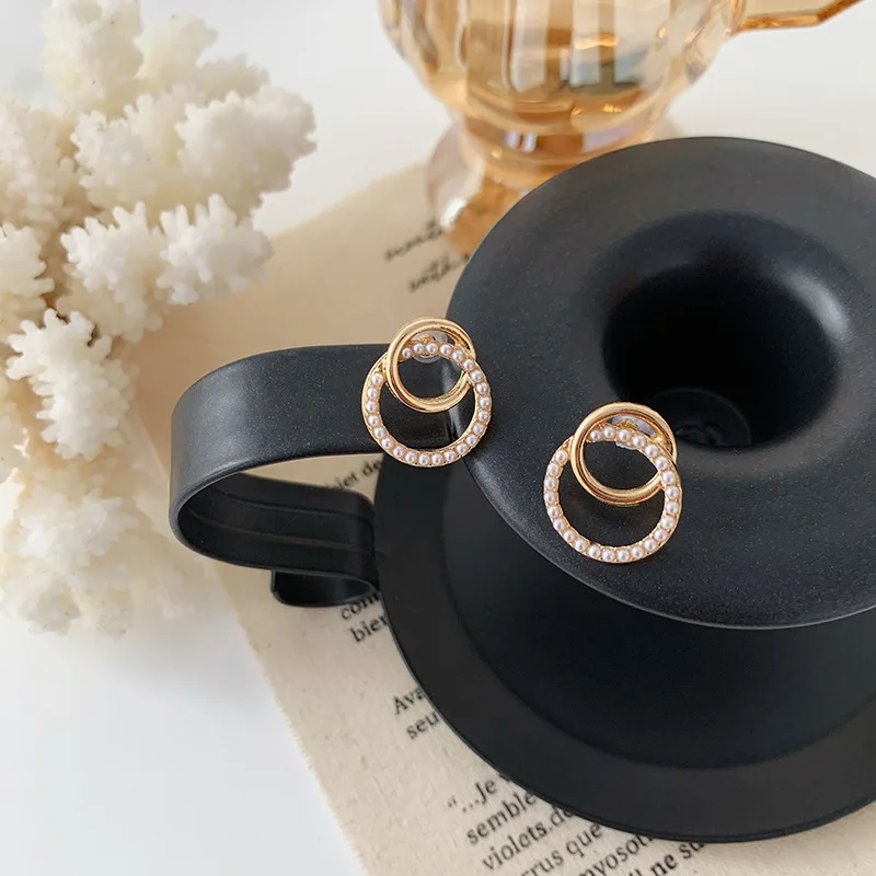 

JUHU 2021 Retro round metal alloy earrings irregular round pearl stud earrings silver needle women earrings jewelry wholesale