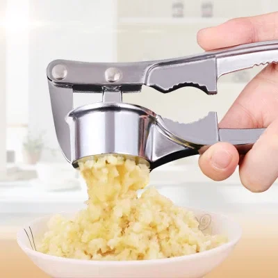 

WY19 Garlic Press Squeeze Tool Kitchen Gadgets Multi-function Garlic Squeezer Masher