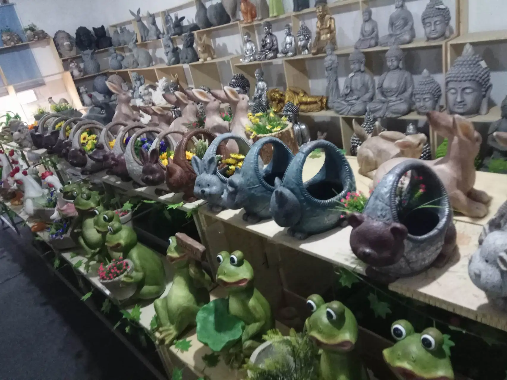 Factory Price Customize Ceramic Penguin Sculpture Christmas Decor
