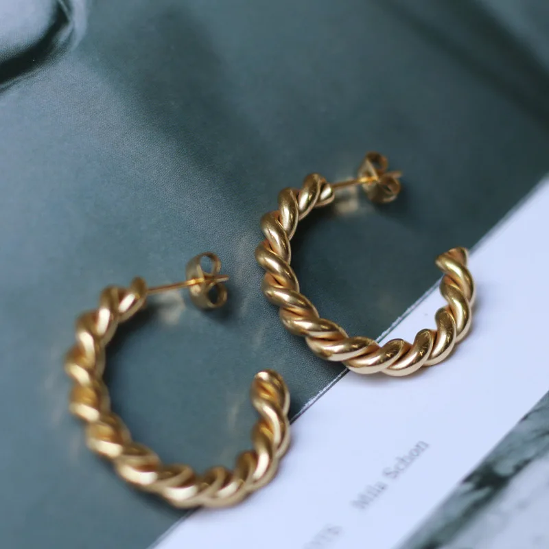 

Europe Fashion Stainless Steel Small C Shape Twisted Hoop Earring Luxury Real Gold Filled Twisted Rope Half Hoop Earring