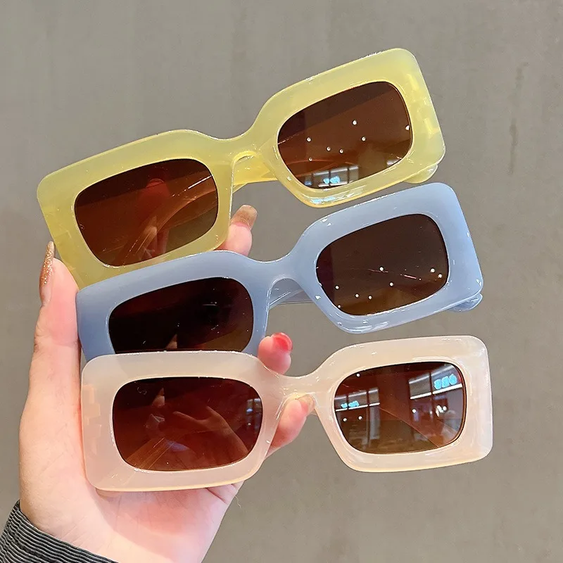 

QSKY Low moq custom hot sell fashion design 16 color small rectangle frame sunglass one piece lens colorful sunglasses