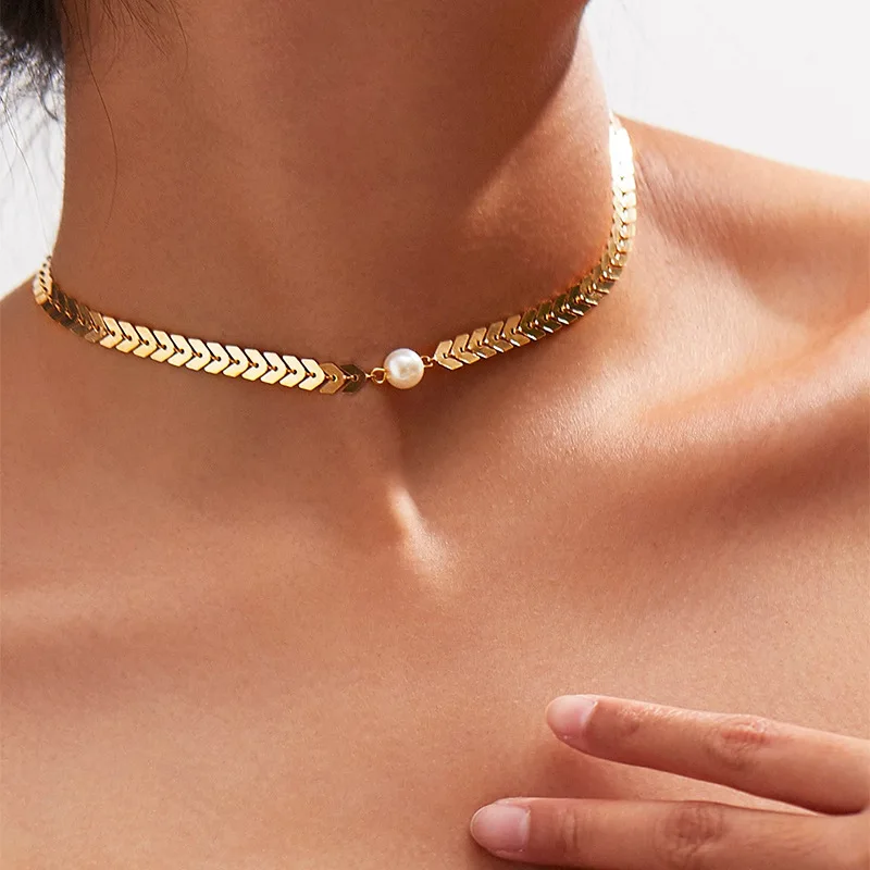 

HOVANCI European American Fashion Women Girls Simple Gold Fish Scale Arrow Clavicle Chain Necklace Pearl Choker Necklace, As picture