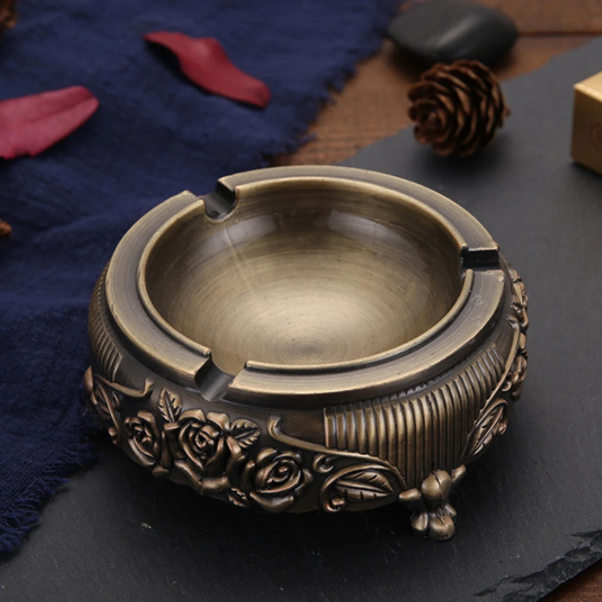 

Vintage Luxury Engraving Metal European Retro Ashtray Mini Ashtray Outdoor Home Metal Round Ashtrays, Burgundy/ bronze