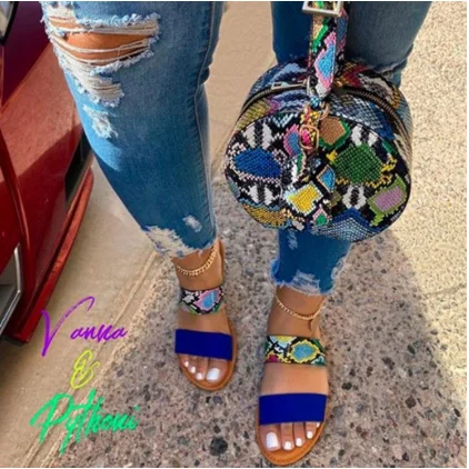 

Cheap women slides wholesale beach outdoors PVC ladies flat clear summer jelly sandals, As the pictures