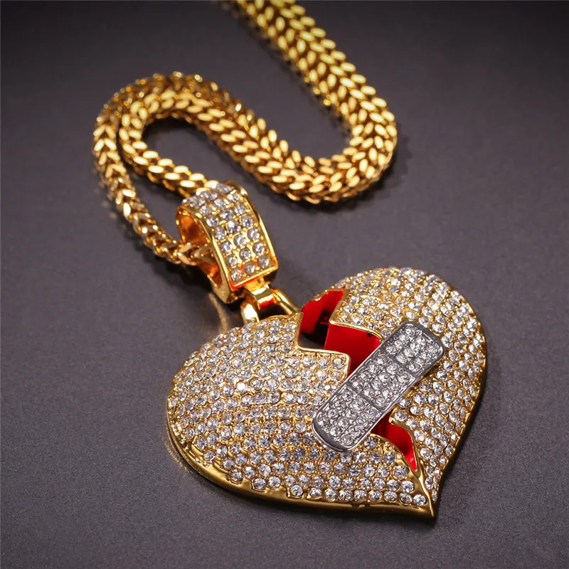 

NC-0390 New Hip Hop Diamond Woundplast Heartbreak Pendant Necklace Unique Personalization Broken Heart Alloy Necklaces For Man