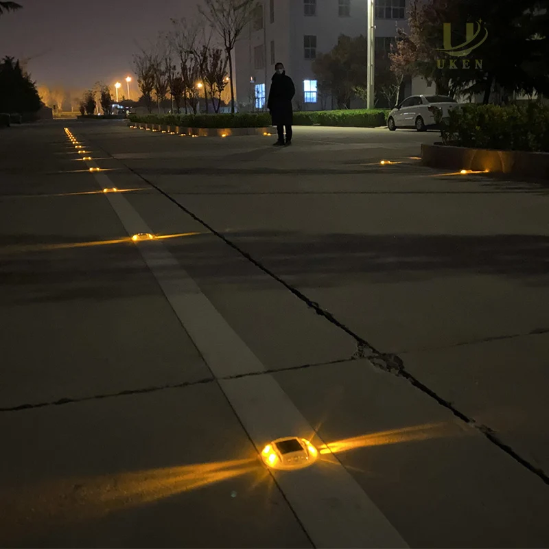 

Outdoor PC Plastic Shell Round Pavement Marker Light Garden Ground Road Side Cat Eye Automatic LED Domed Solar Powered Road Stud