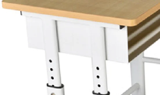 ガードレール付きの学生のための教室の机と椅子 小学生のための調整可能な学校の家具 Buy 調節可能なシングル机と椅子のための 学生デスクガードレール 教室の机 Mdf ボード Product On Alibaba Com